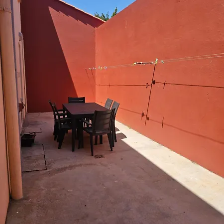 Le Matelot 3 Bedrooms 5 People Beachfront Lägenhet