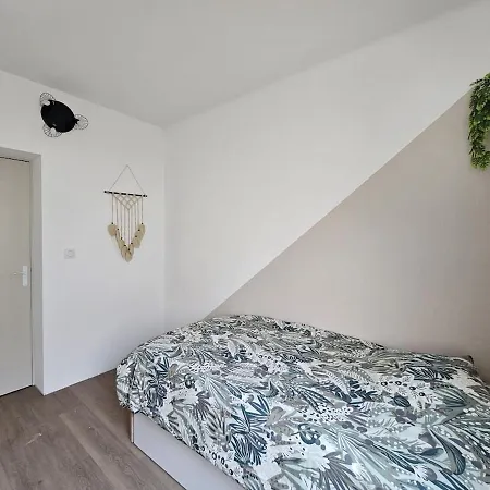 Lägenhet Le Matelot 3 Bedrooms 5 People Beachfront
